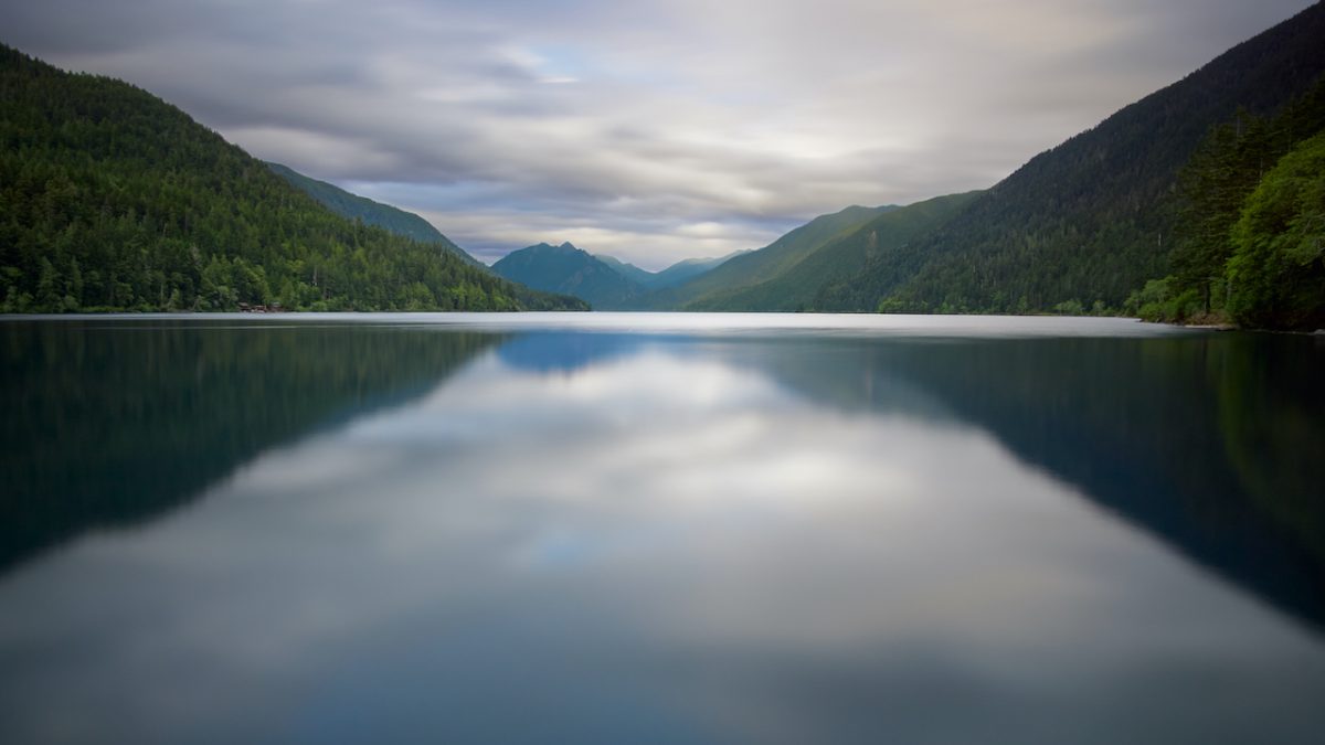 beautiful shot of Lake Crescent at Olympic Nationalpark